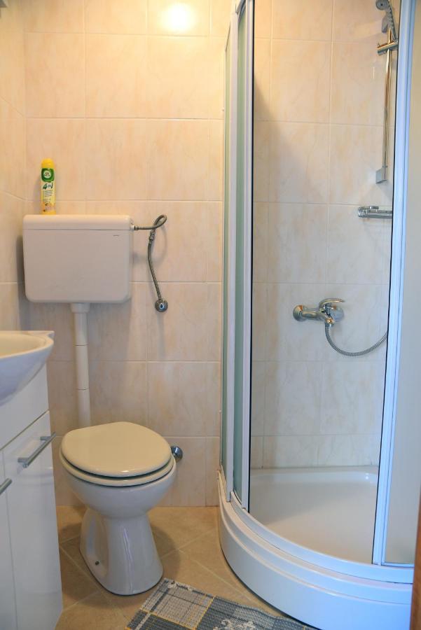 Apartment Anamarija Valun Buitenkant foto